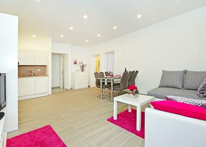 Apartment Mira