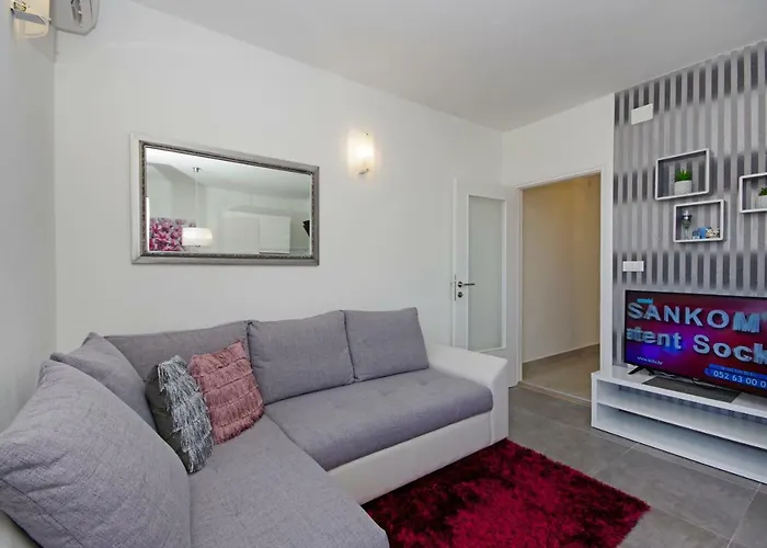 Apartment Mira