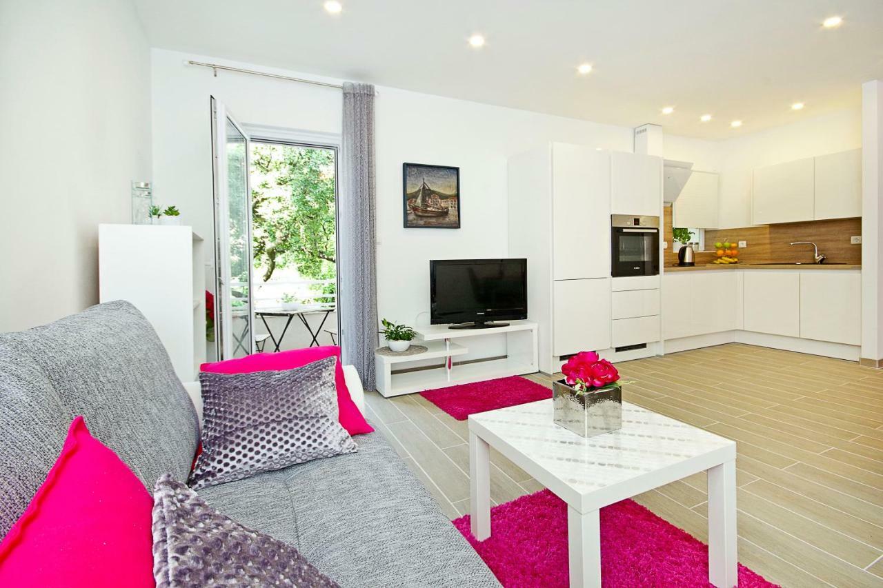 Apartma Mira