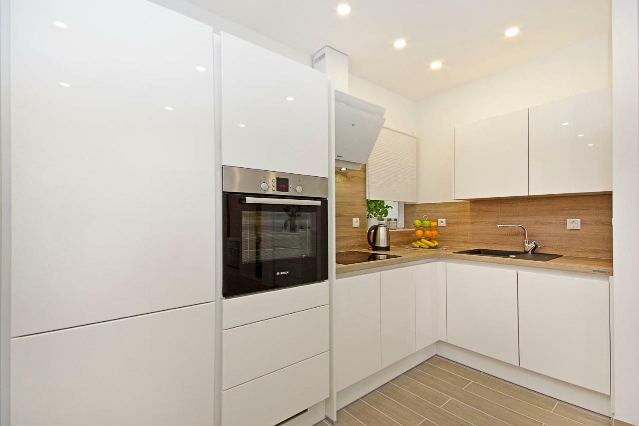 Apartma Mira *