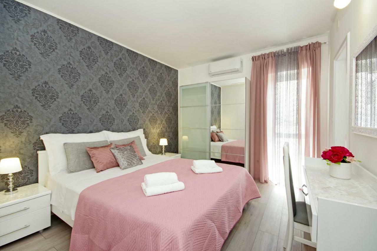 Mira Apartment