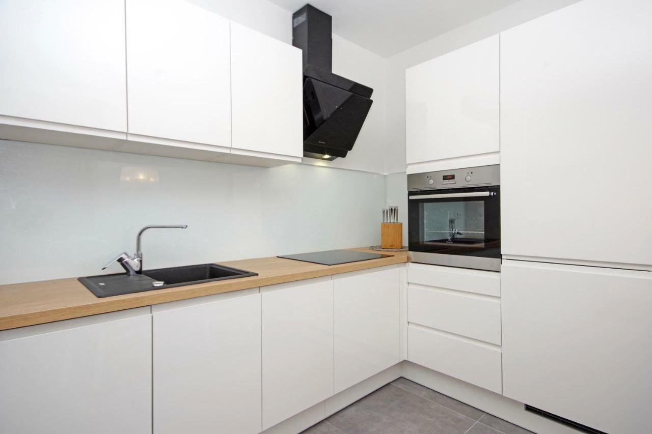 Apartma Mira *