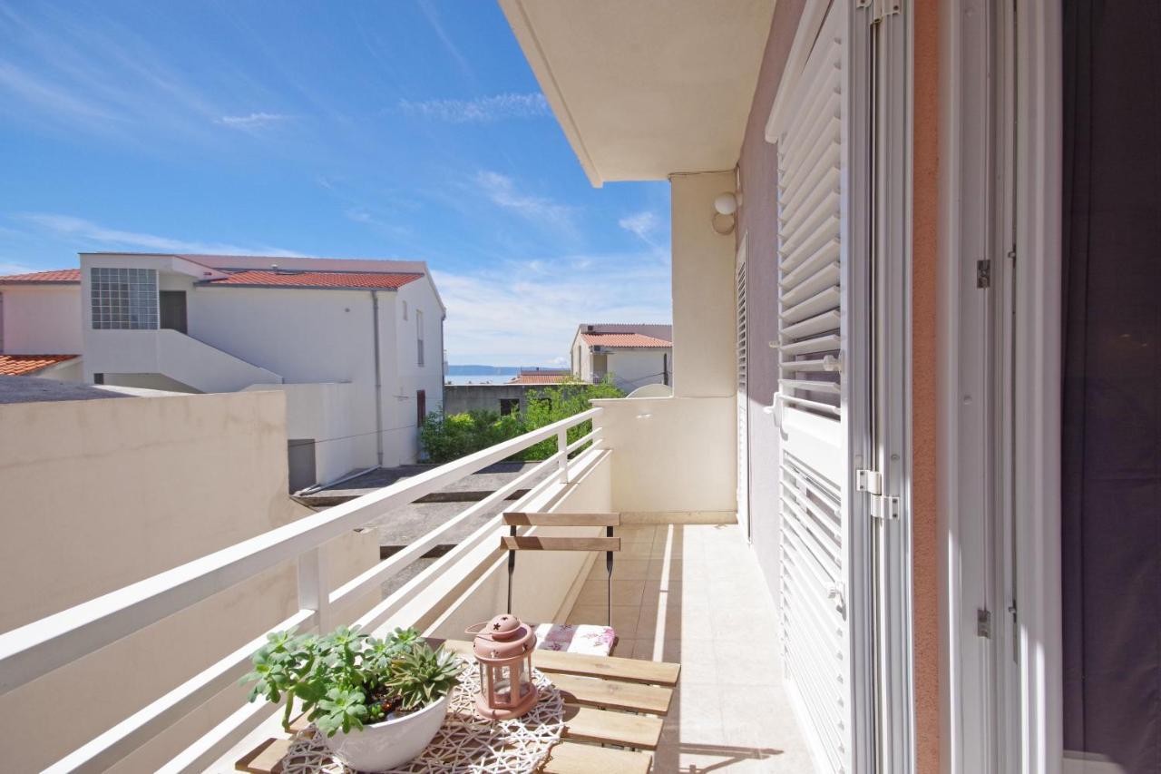 Apartma Mira *