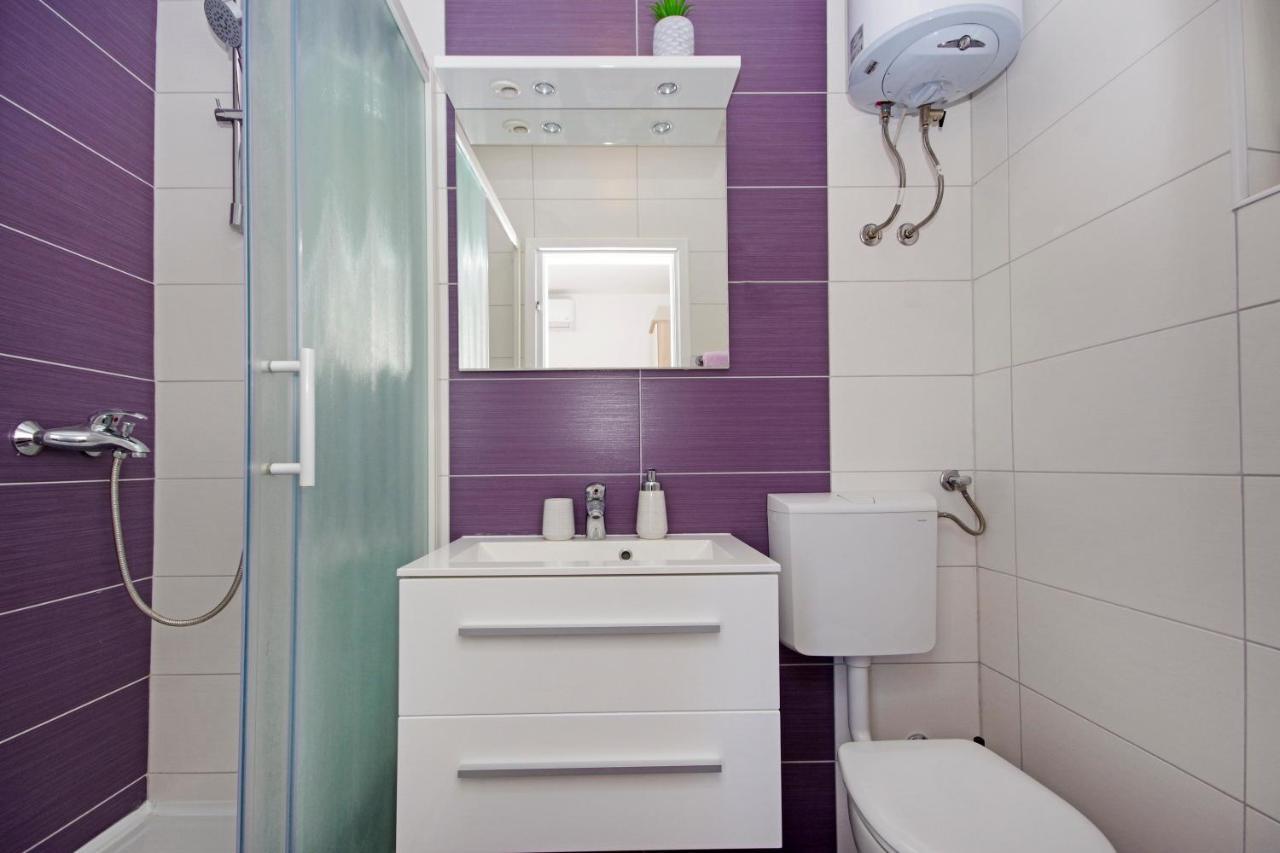 Apartma Mira *